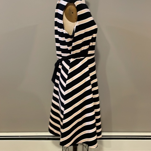 Roz & Ali sleeveless striped tie waist midi dress - Picture 6 of 8